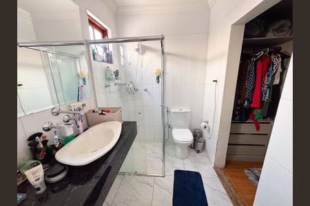 Casa à venda com 400m², 5 quartos e 3 vagas Casa à venda com 400m², 5 quartos e 3 vagasQuarto 1 Banheiro
