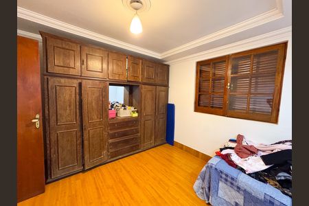 Casa à venda com 400m², 5 quartos e 3 vagas Casa à venda com 400m², 5 quartos e 3 vagasQuarto 3