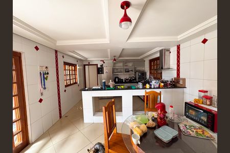 Casa à venda com 400m², 5 quartos e 3 vagas Casa à venda com 400m², 5 quartos e 3 vagasCozinha