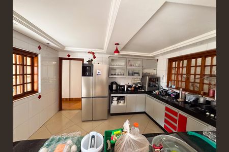 Casa à venda com 400m², 5 quartos e 3 vagas Casa à venda com 400m², 5 quartos e 3 vagasCozinha