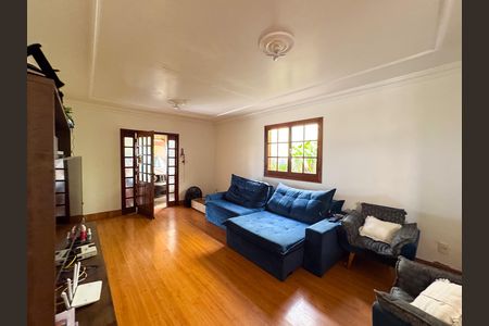 Casa à venda com 400m², 5 quartos e 3 vagas Casa à venda com 400m², 5 quartos e 3 vagasSala