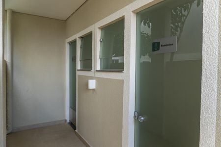 Apartamento para alugar com 40m², 2 quartos e 1 vaga Apartamento para alugar com 40m², 2 quartos e 1 vagaÁrea comum - Banheiro da Churrasqueira / Academia