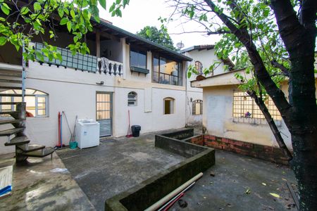 Casa à venda com 253m², 2 quartos e 1 vaga Casa à venda com 253m², 2 quartos e 1 vagaQuintal