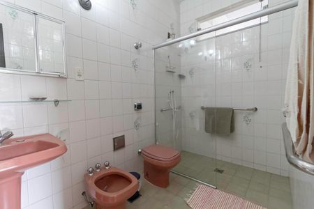 Casa à venda com 480m², 5 quartos e 2 vagasBanheiro da suíte