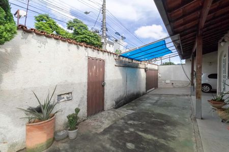 Casa à venda com 480m², 5 quartos e 2 vagasEntrada