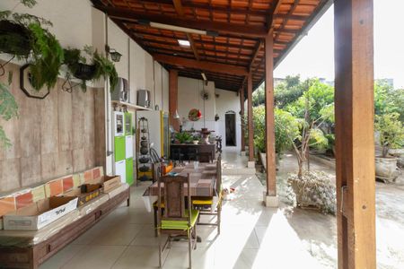 Casa à venda com 480m², 5 quartos e 2 vagasQuintal