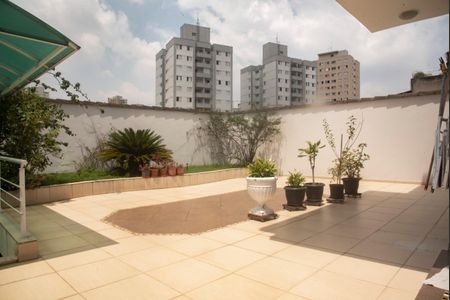 Casa à venda com 330m², 3 quartos e 4 vagasQuintal