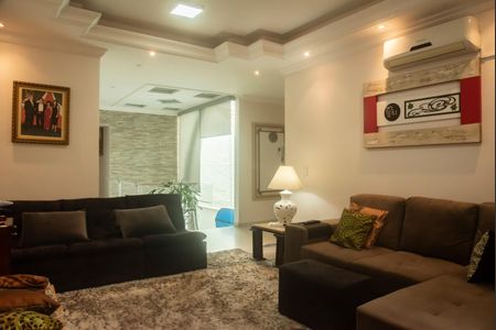 Casa à venda com 330m², 3 quartos e 4 vagasSala