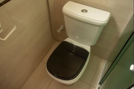 Casa à venda com 330m², 3 quartos e 4 vagasBanheiro da Suíte 2