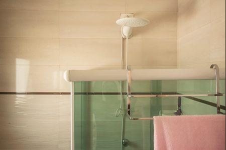 Casa à venda com 330m², 3 quartos e 4 vagasBanheiro da Suíte 2