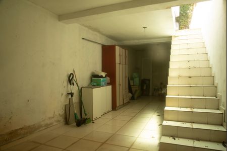 Casa à venda com 330m², 3 quartos e 4 vagasSalão/Depósito