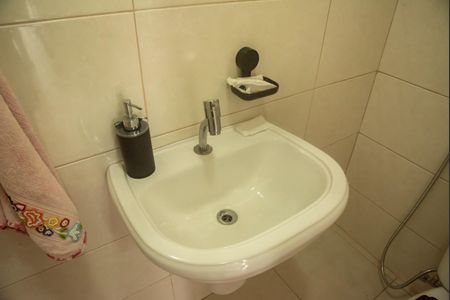 Casa à venda com 330m², 3 quartos e 4 vagasBanheiro de Serviço