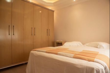 Casa à venda com 330m², 3 quartos e 4 vagasSuíte 1