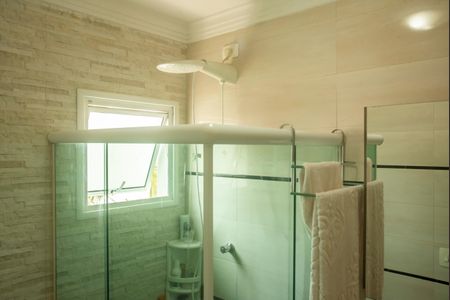 Casa à venda com 330m², 3 quartos e 4 vagasBanheiro da Suíte 1