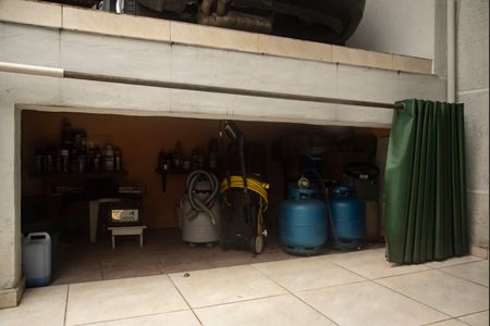 Casa à venda com 330m², 3 quartos e 4 vagasDepósito da garagem
