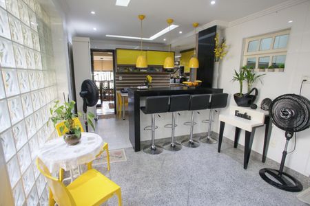 Casa de condomínio à venda com 396m², 4 quartos e 2 vagasCopa