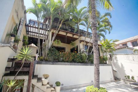 Casa de condomínio à venda com 396m², 4 quartos e 2 vagasFrente da casa