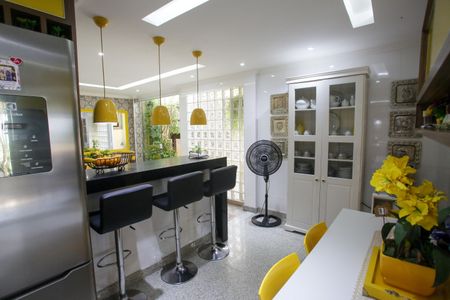 Casa de condomínio à venda com 396m², 4 quartos e 2 vagasCozinha