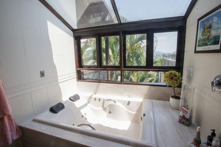 Casa de condomínio à venda com 396m², 4 quartos e 2 vagasBanheiro da Suíte 4