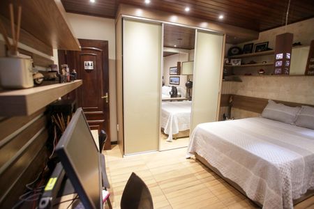 Casa de condomínio à venda com 396m², 4 quartos e 2 vagasQuarto Suíte 2