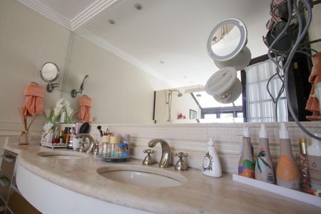 Casa de condomínio à venda com 396m², 4 quartos e 2 vagasBanheiro da Suíte 4