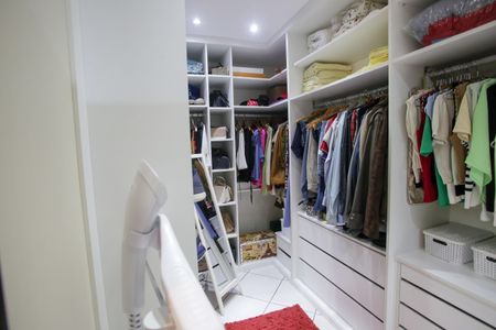 Casa de condomínio à venda com 396m², 4 quartos e 2 vagasCloset da suíte 4