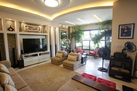 Casa de condomínio à venda com 396m², 4 quartos e 2 vagasSala