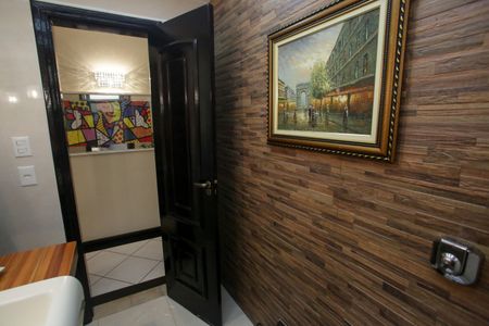 Casa de condomínio à venda com 396m², 4 quartos e 2 vagasLavabo