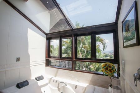 Casa de condomínio à venda com 396m², 4 quartos e 2 vagasBanheiro da Suíte 4