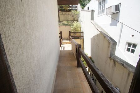 Casa de condomínio à venda com 396m², 4 quartos e 2 vagasCorredor da Piscina