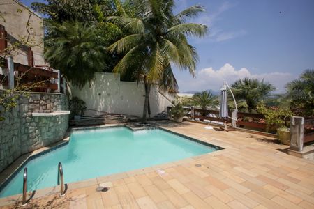 Casa de condomínio à venda com 396m², 4 quartos e 2 vagasPiscina
