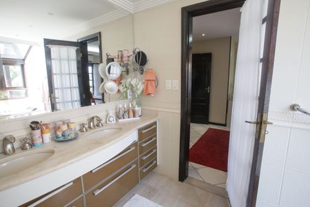 Casa de condomínio à venda com 396m², 4 quartos e 2 vagasBanheiro da Suíte 4