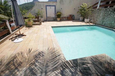 Casa de condomínio à venda com 396m², 4 quartos e 2 vagasPiscina