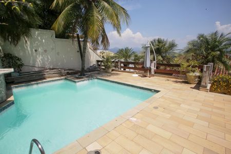 Casa de condomínio à venda com 396m², 4 quartos e 2 vagasPiscina