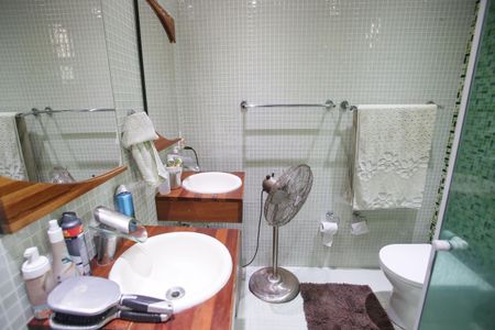 Casa de condomínio à venda com 396m², 4 quartos e 2 vagasBanheiro da Suíte 2