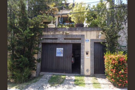 Casa de condomínio à venda com 396m², 4 quartos e 2 vagasFachada da Casa