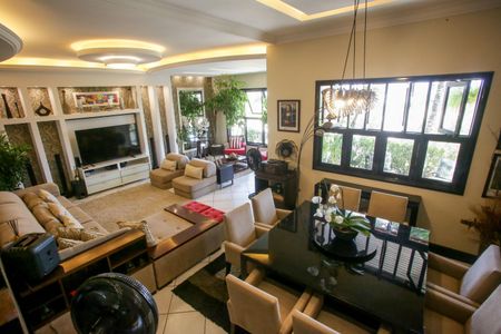 Casa de condomínio à venda com 396m², 4 quartos e 2 vagasSala