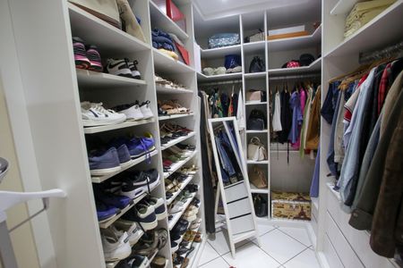 Casa de condomínio à venda com 396m², 4 quartos e 2 vagasCloset da suíte 4