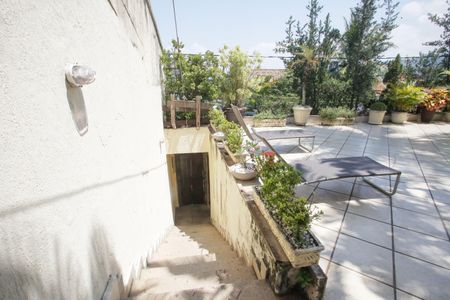 Casa de condomínio à venda com 396m², 4 quartos e 2 vagasQuintal