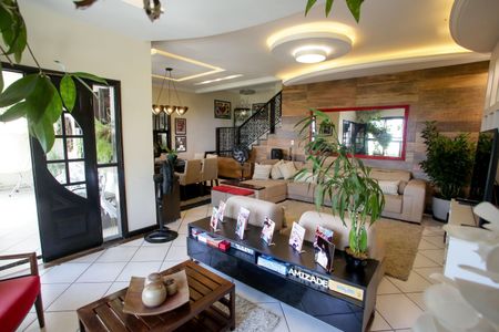 Casa de condomínio à venda com 396m², 4 quartos e 2 vagasSala