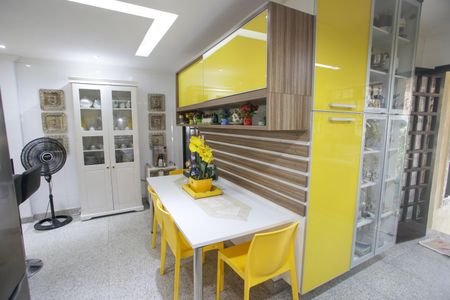 Casa de condomínio à venda com 396m², 4 quartos e 2 vagasCozinha