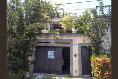 Casa de condomínio à venda com 396m², 4 quartos e 2 vagasFachada da Casa