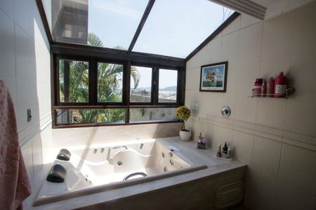 Casa de condomínio à venda com 396m², 4 quartos e 2 vagasBanheiro da Suíte 4