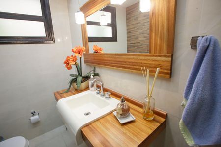 Casa de condomínio à venda com 396m², 4 quartos e 2 vagasLavabo