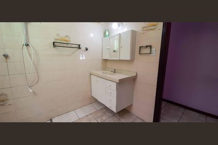 Casa para alugar com 375m², 4 quartos e 4 vagas Casa para alugar com 375m², 4 quartos e 4 vagasBanheiro Social