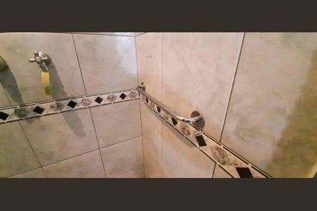 Casa para alugar com 375m², 4 quartos e 4 vagas Casa para alugar com 375m², 4 quartos e 4 vagasBanheiro da Suíte