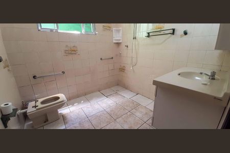 Casa para alugar com 375m², 4 quartos e 4 vagas Casa para alugar com 375m², 4 quartos e 4 vagasBanheiro Social