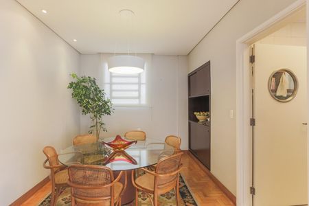 Apartamento à venda com 212m², 3 quartos e 1 vaga