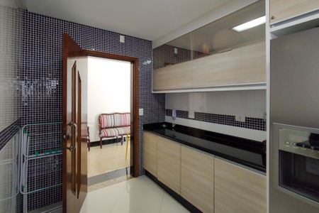 Apartamento para alugar com 160m², 3 quartos e 2 vagas Apartamento para alugar com 160m², 3 quartos e 2 vagasCozinha