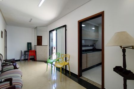 Apartamento para alugar com 160m², 3 quartos e 2 vagas Apartamento para alugar com 160m², 3 quartos e 2 vagasSala